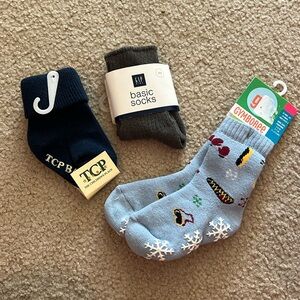 New infant/toddler boys socks - 3 pair